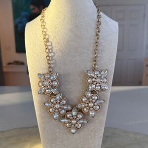Elegant Floral Rhinestone Pearl Necklace